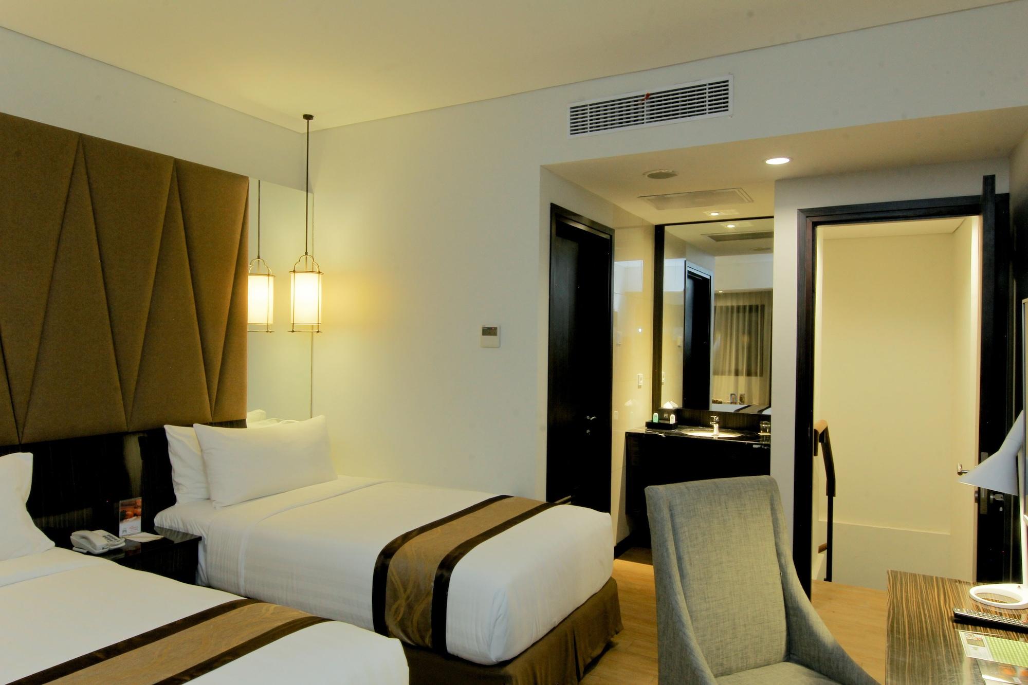 The Atrium Hotel & Resort Yogyakarta Melati Exterior photo