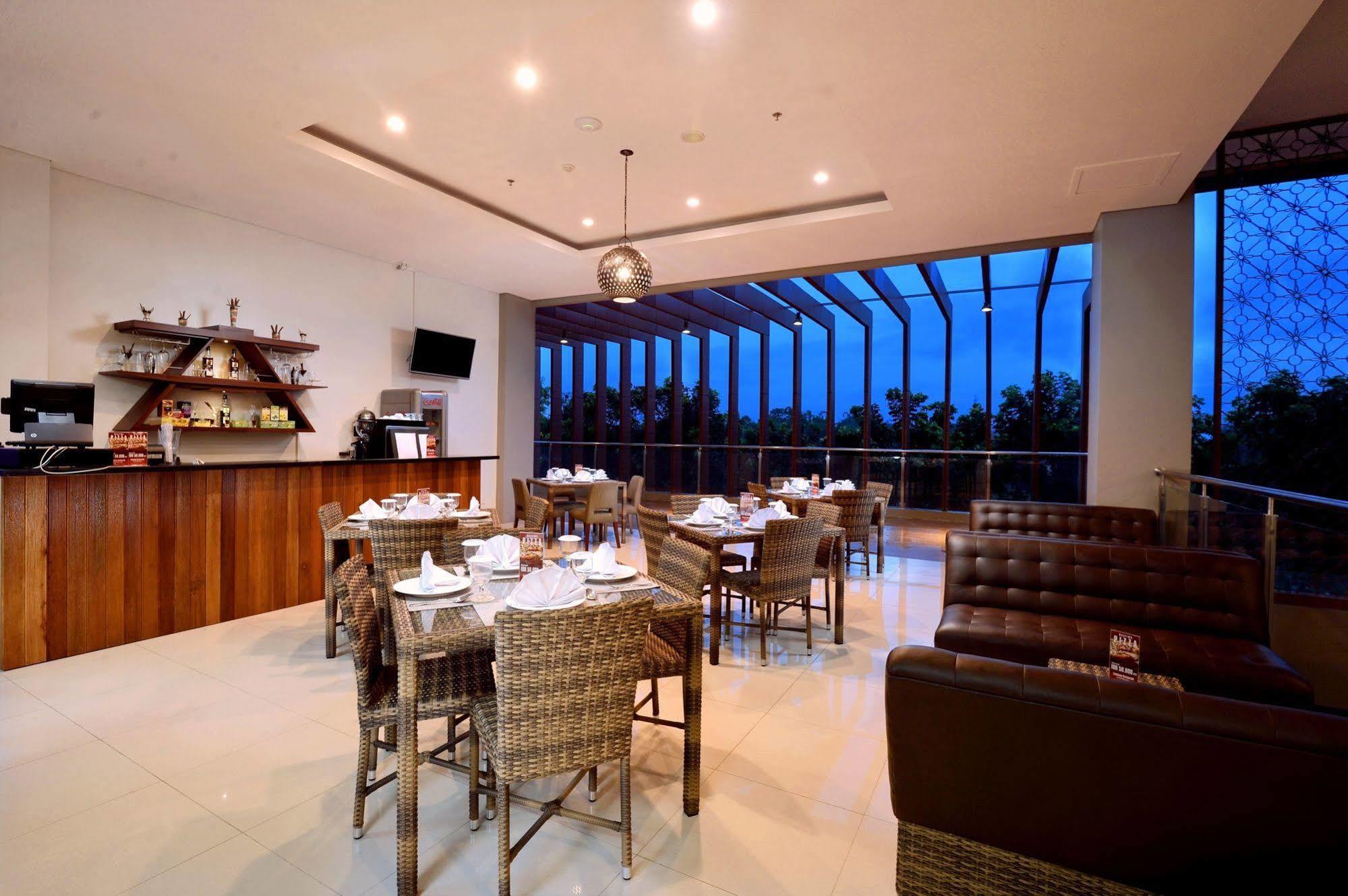 The Atrium Hotel & Resort Yogyakarta Melati Exterior photo